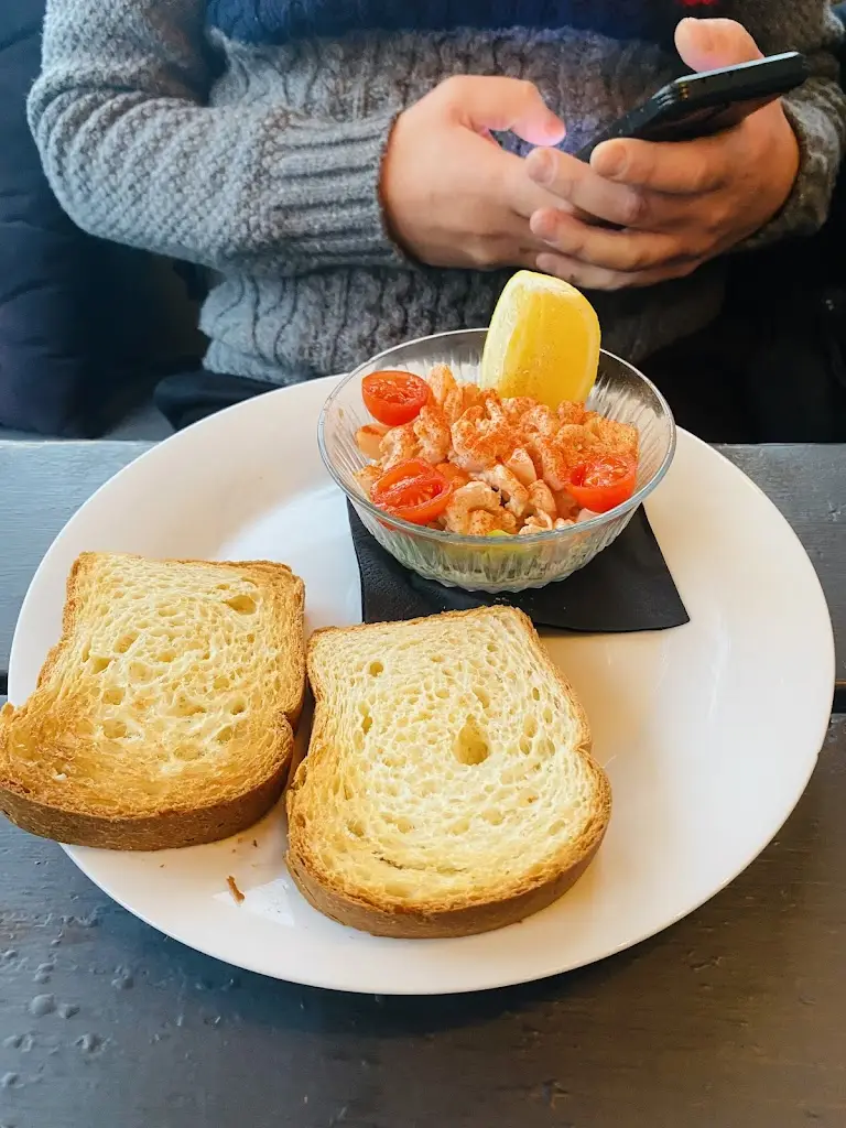 Sarah T_Black Horse_Chorleywood_review