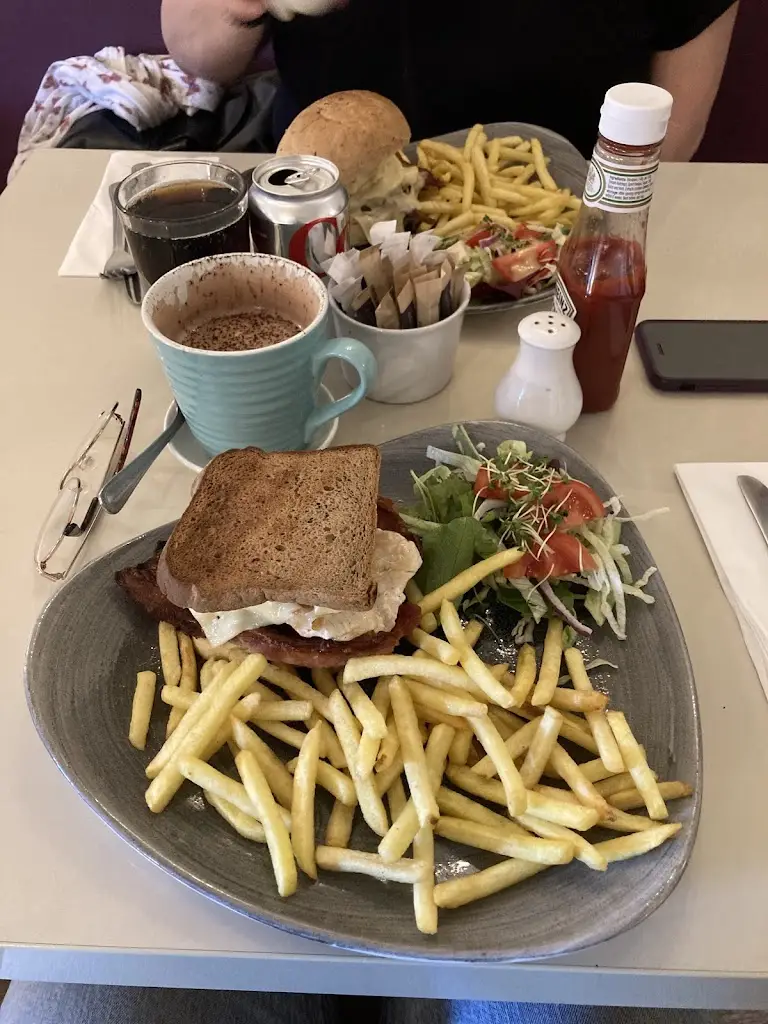 Emmer Studios_Hamptons Deli Cafe_Chipping Sodbury_review
