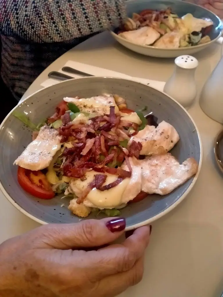 Lily Miriam Saona_Hamptons Deli Cafe_Chipping Sodbury_review