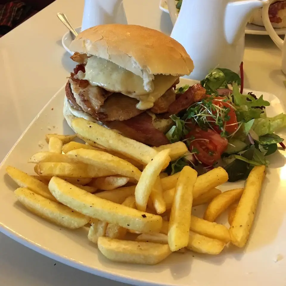 Rebekah Harris_Hamptons Deli Cafe_Chipping Sodbury_review