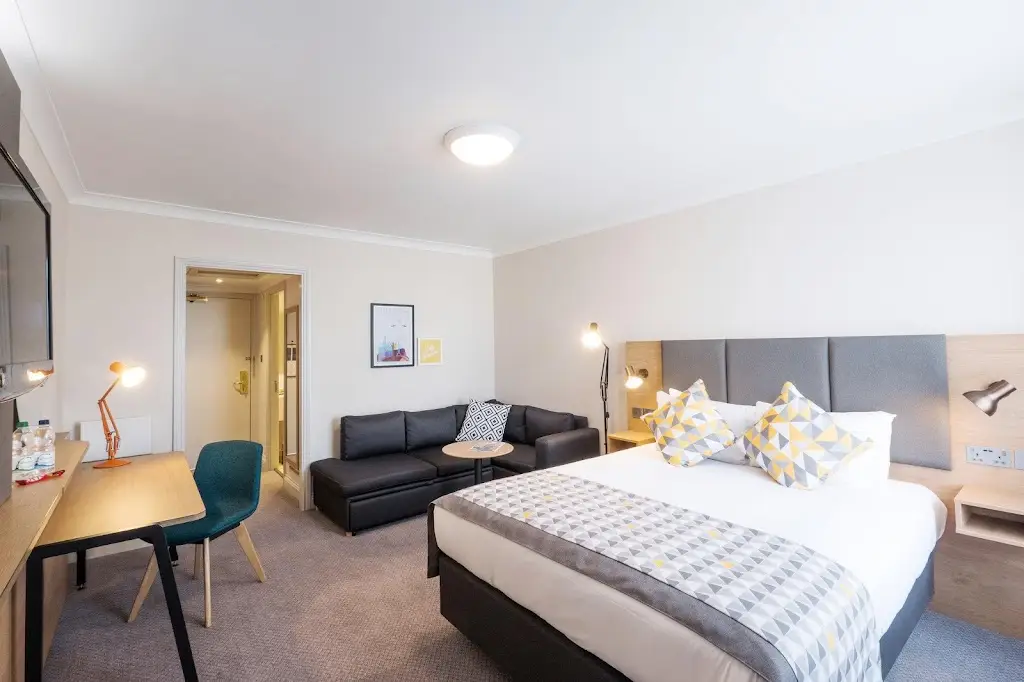 Holiday Inn Farnborough by IHG_Churt_slider_image_2