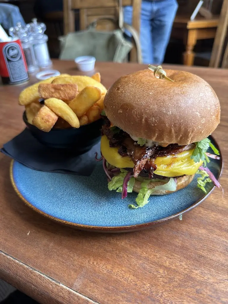 Laura Vilela_The Queen's Head_Churt_review