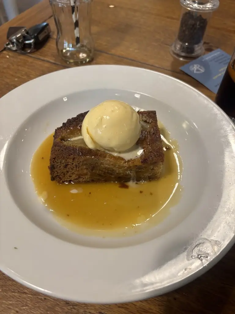 Margaux Faulkner_Applegarth Farm_Churt_review