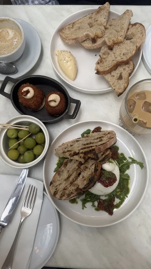 Lauren_Minnow_Clapham_review