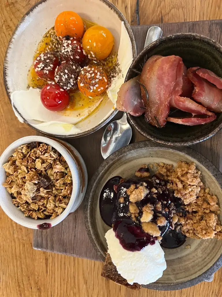 Alanna Howlett_Willows_Clapham_review