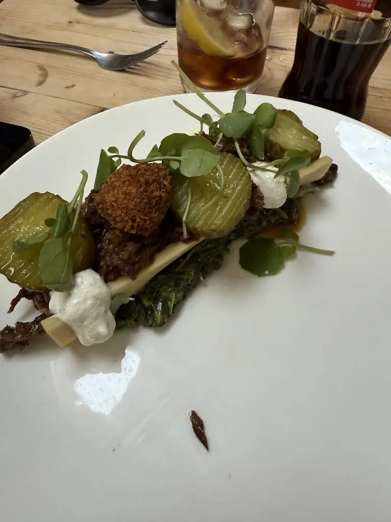 Melisa Albay_Knife_Clapham_review