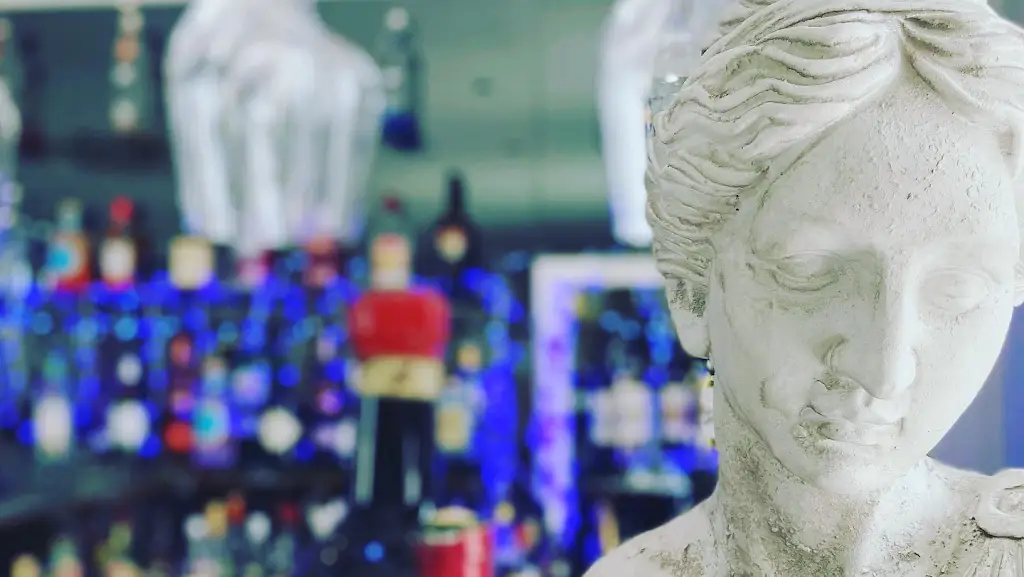 Valentinos Scissett_Clayton West_slider_image_3