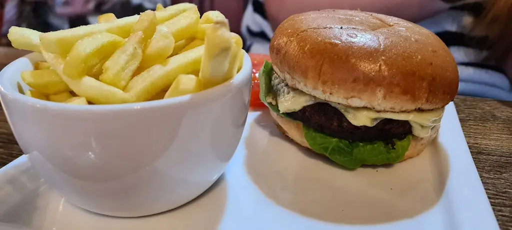 dogstaraycliffe_The Hyndburn Bridge_Clayton le Moors_recensione