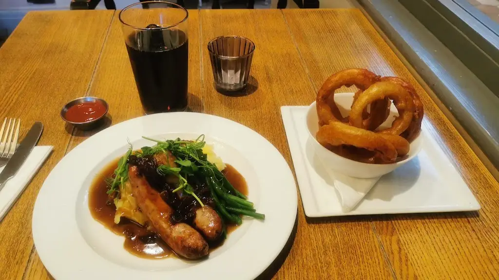 Andy Metcalf_The Hyndburn Bridge_Clayton le Moors_recensione