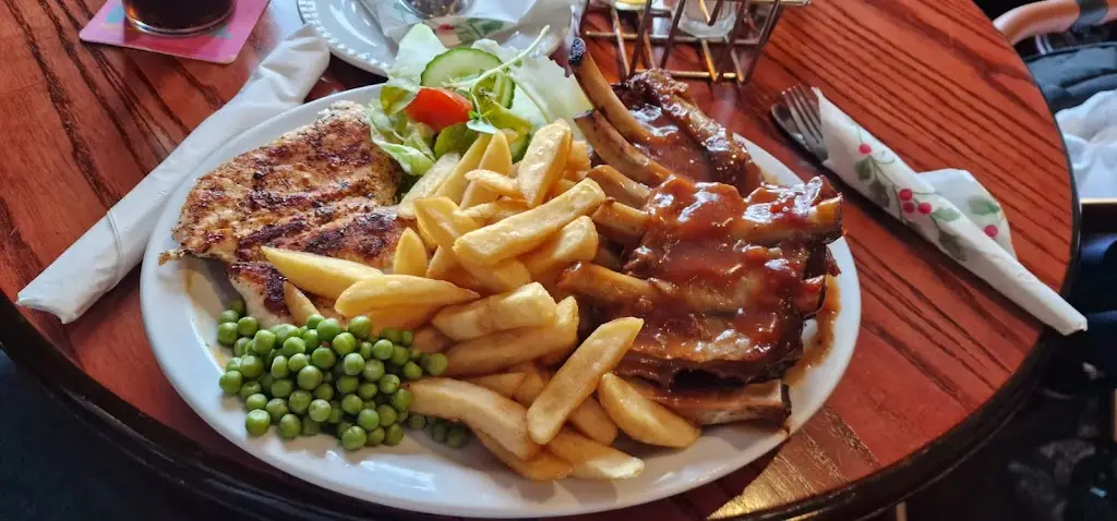 Ellie Louise_The Punch Bowl_Cleethorpes_review