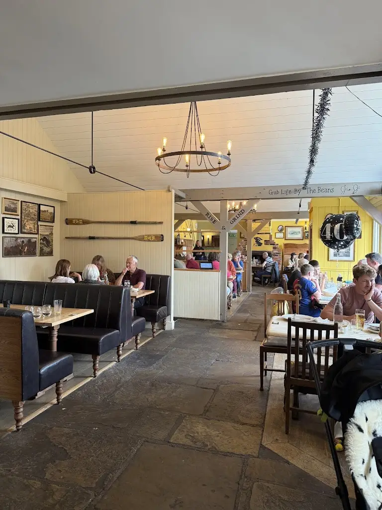 The Black Rabbit_Arundel_slider_image_3