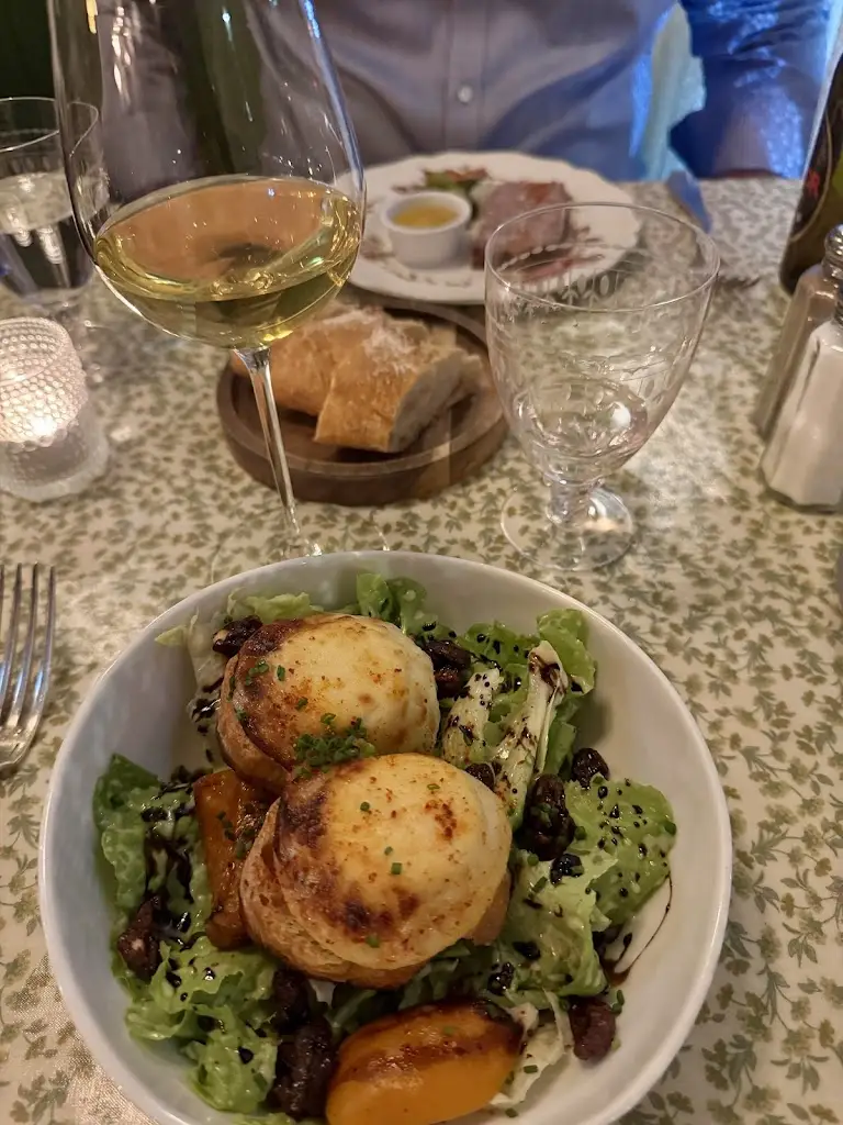 Natalia Zurowski_Josette_Clerkenwell_review