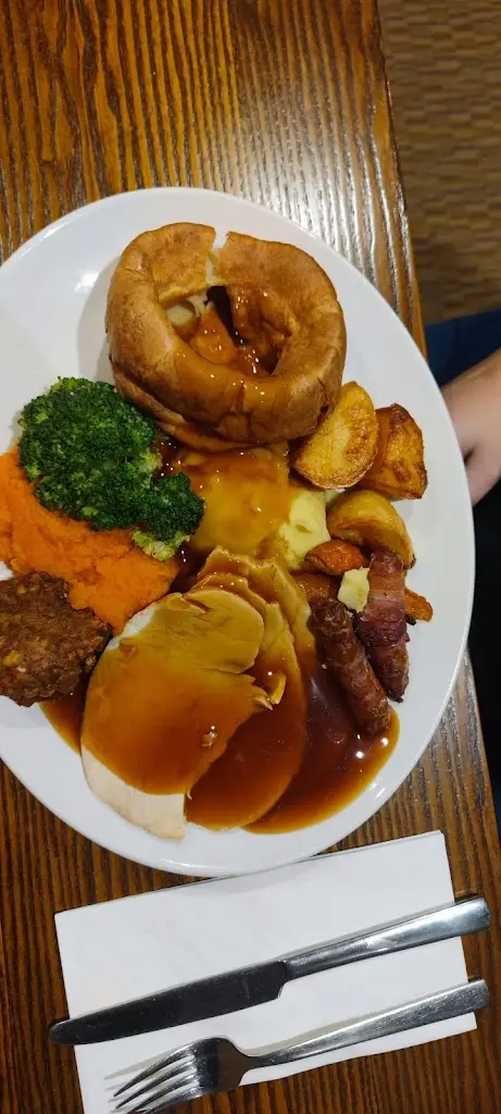 KRYSTIAN TUNSKI_Halfway House_Clayton-le-Woods_review