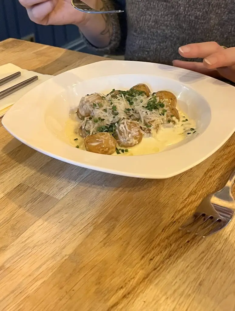 Grahame Walker_Elliot's Bistro_Clayton-le-Woods_review