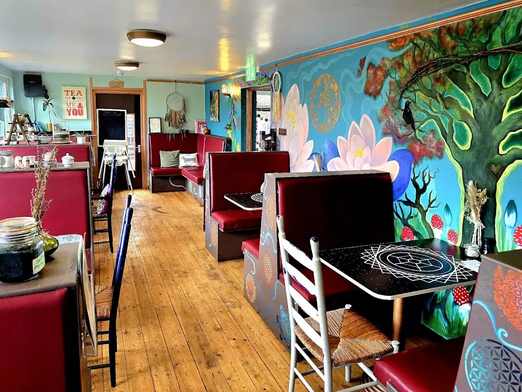 Giles CG_PurePlanet Cafe_Cliffe_review