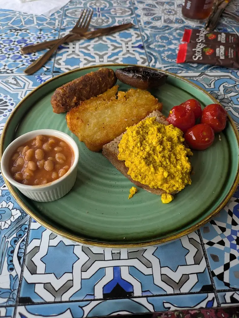 Lucy Smithson_PurePlanet Cafe_Cliffe_review