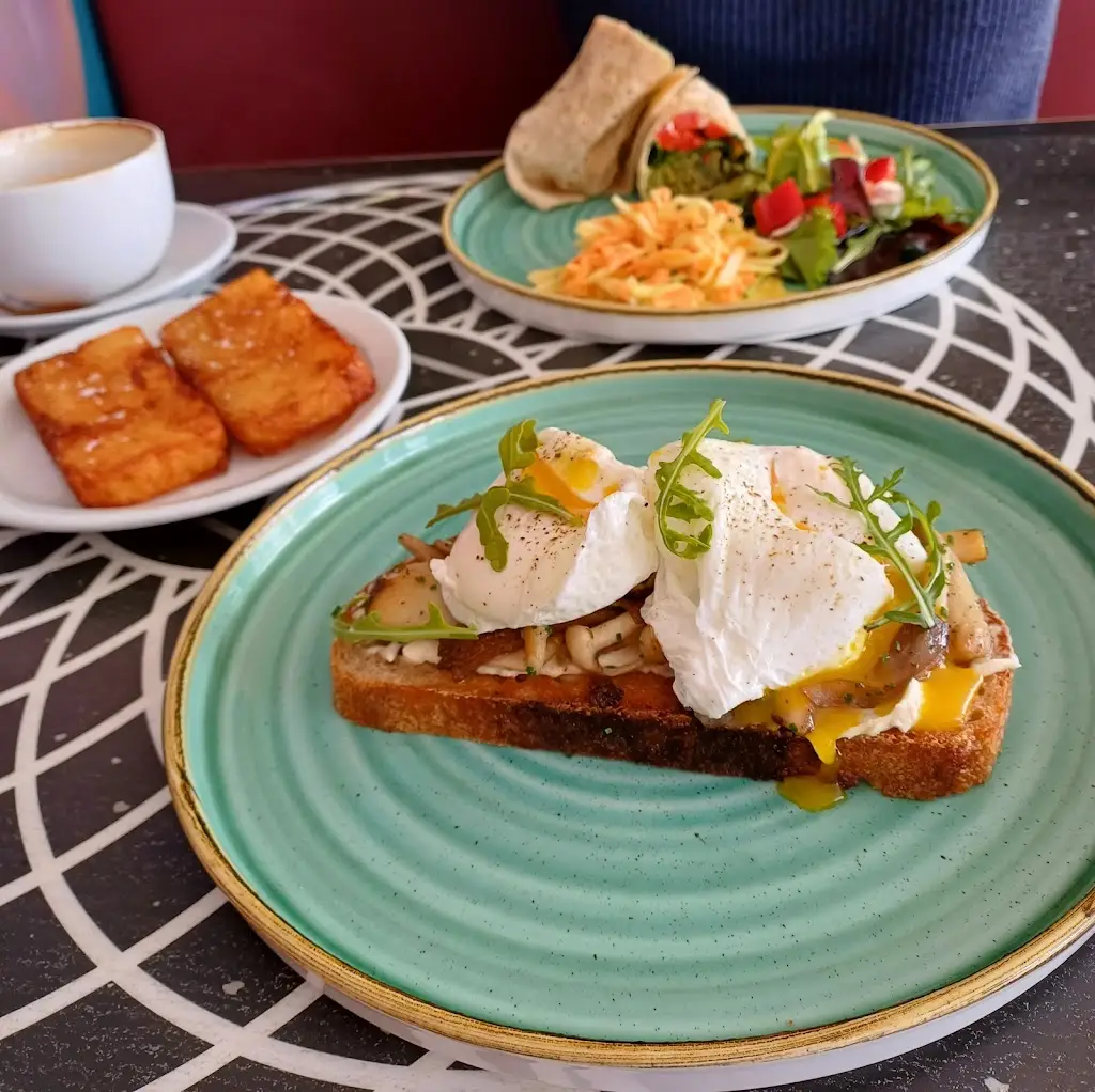 Louise Payne_PurePlanet Cafe_Cliffe_review