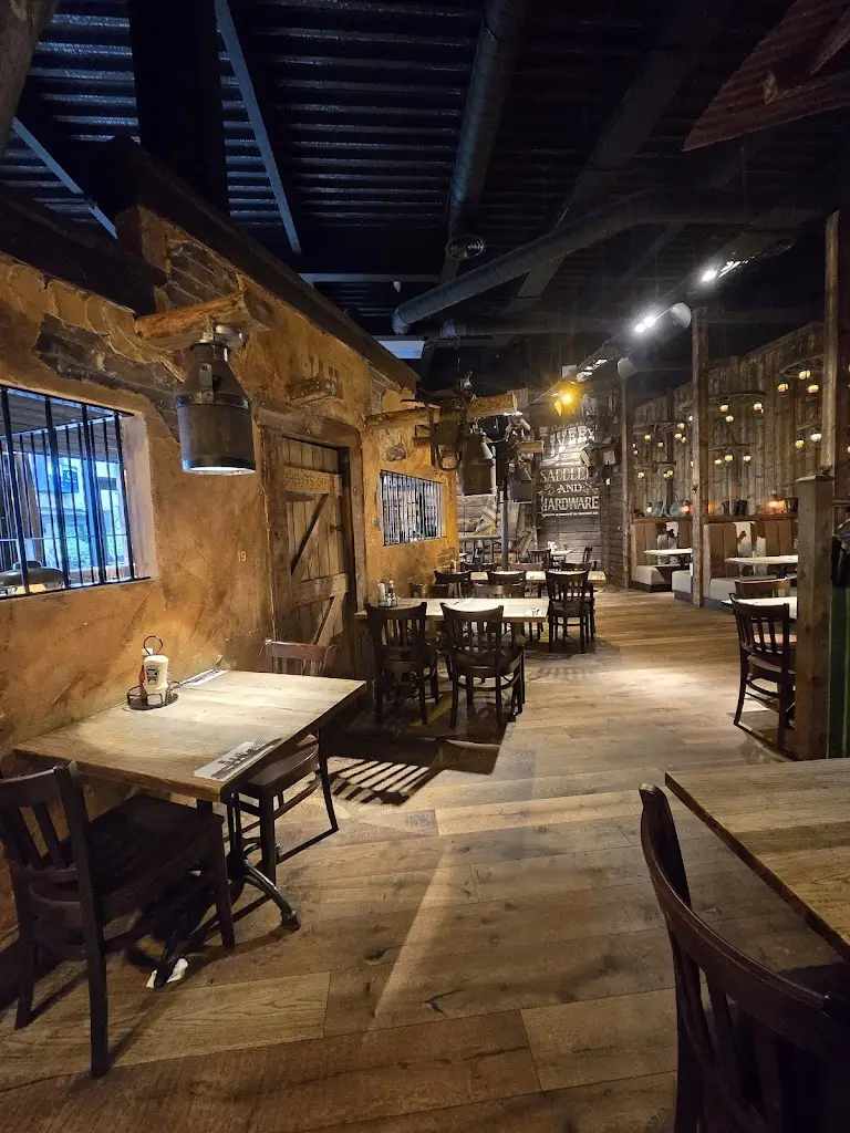 Maurício Hermínio Cardoso_Smith & Western | Addlestone_Addlestone_review