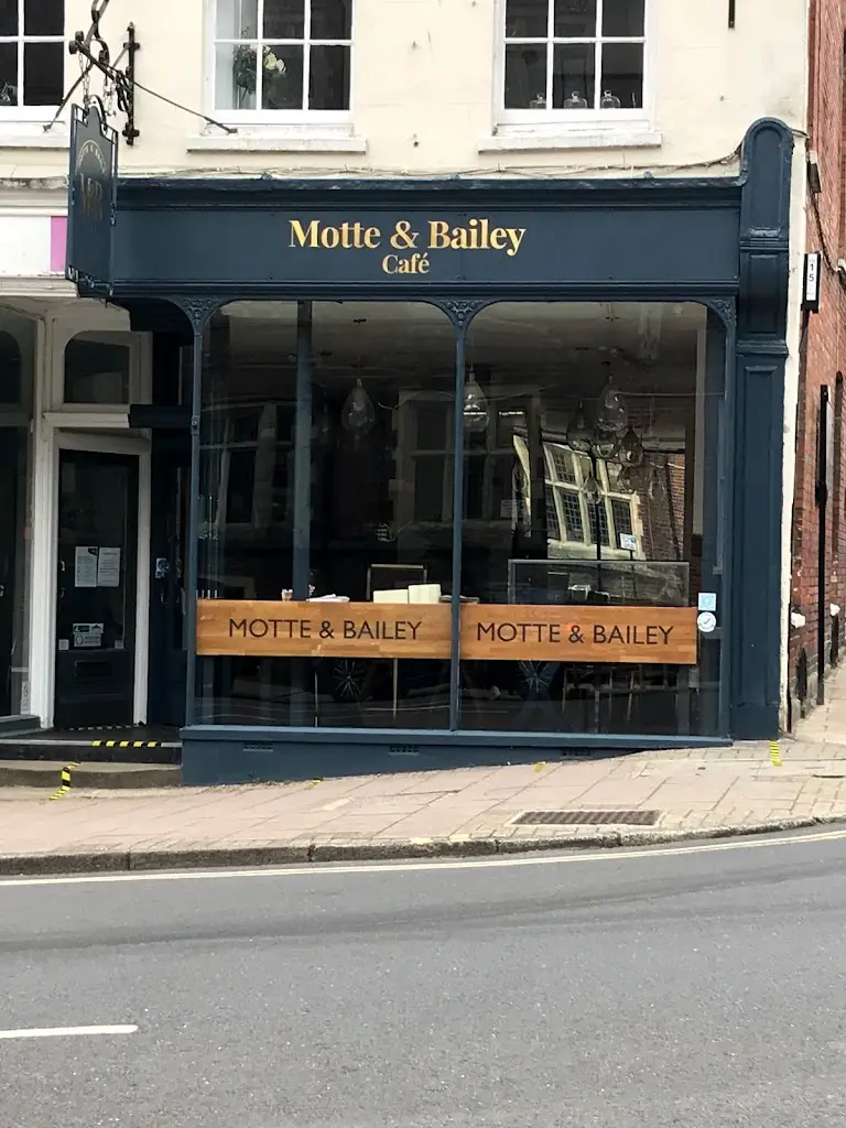 Motte & Bailey Cafe restaurant in Arundel