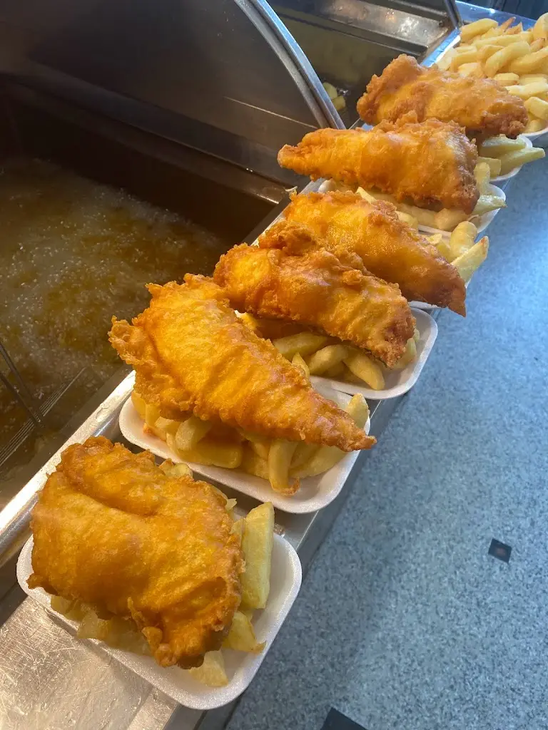 Fish & Chips Holland -on-Sea:The Golden Fillet_Clacton-on-Sea_slider_image_2