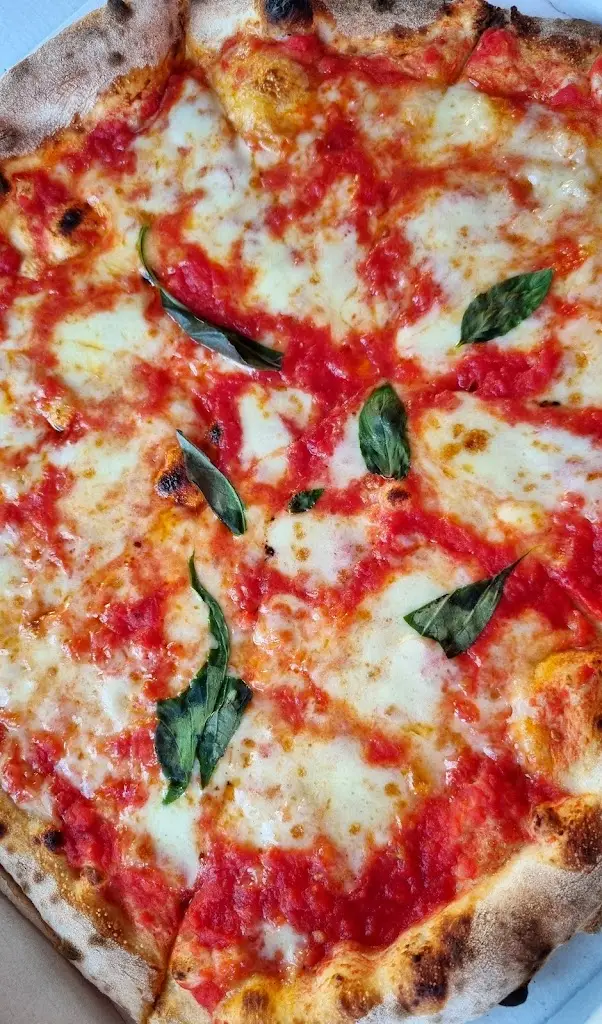 Faluso Pizzeria_Clacton-on-Sea_slider_image_3