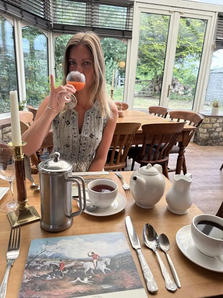 Victoria Moore_The Hunters Rest_Clutton_review