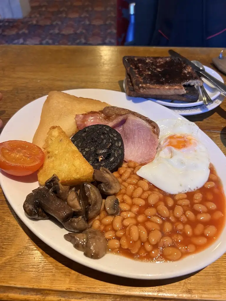 The White Swan_Arundel_slider_image_2