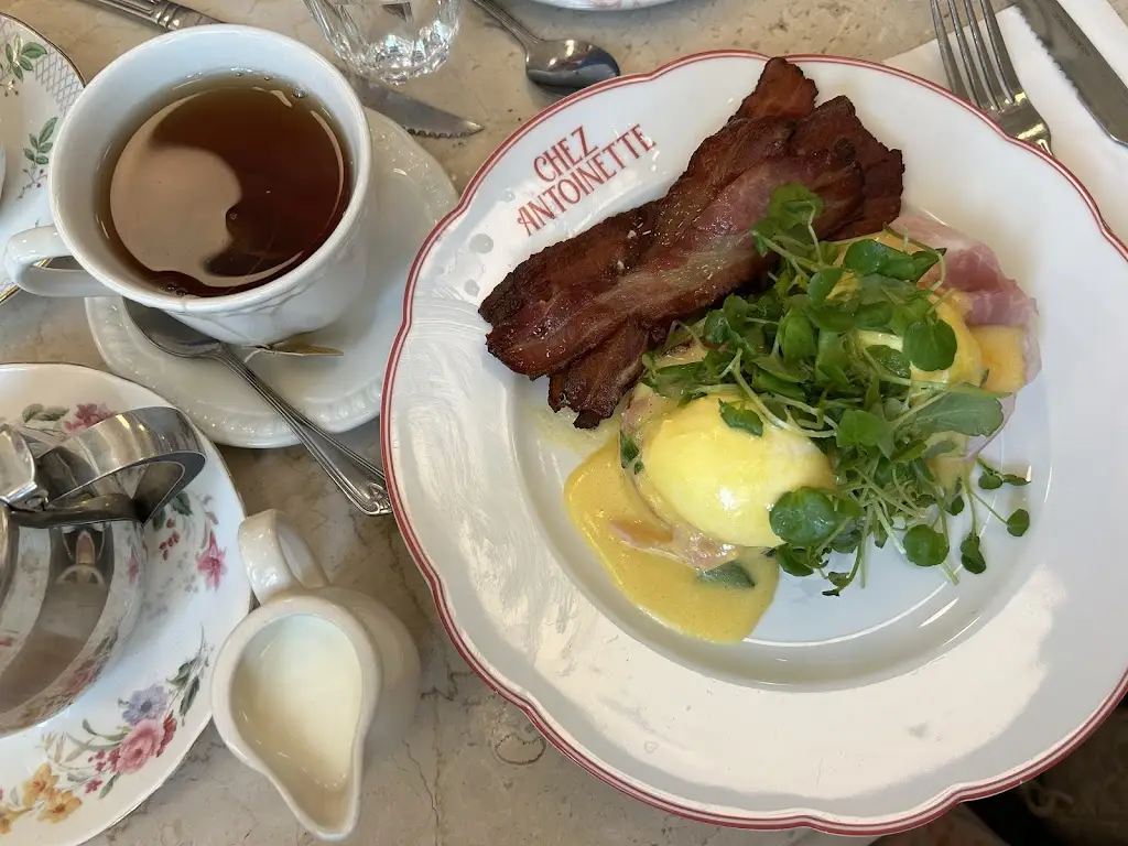 Katelyn Joy Moore_Chez Antoinette Victoria_City of Westminster_review