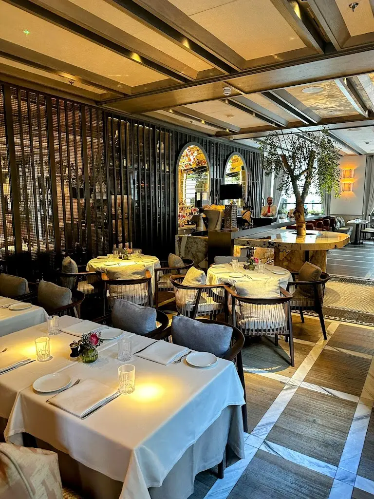 I. Morgan_Paper Moon London_City of Westminster_review