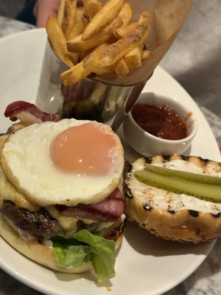 난욥삐_Browns Victoria_City of Westminster_review