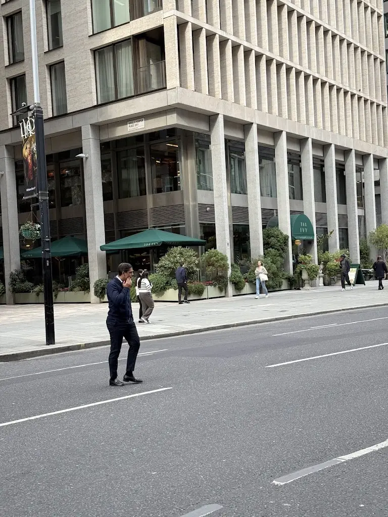 Dr Afshin_The Ivy Victoria_City of Westminster_review