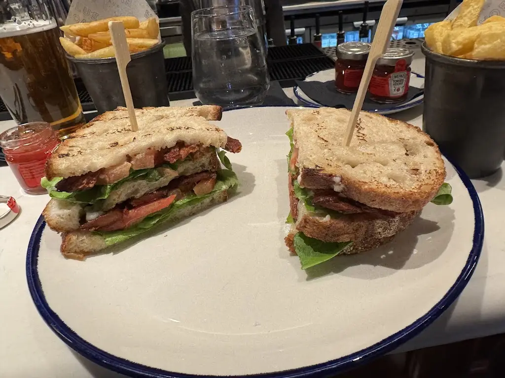 Derek Muraski_Blue Boar Pub_City of Westminster_reseña