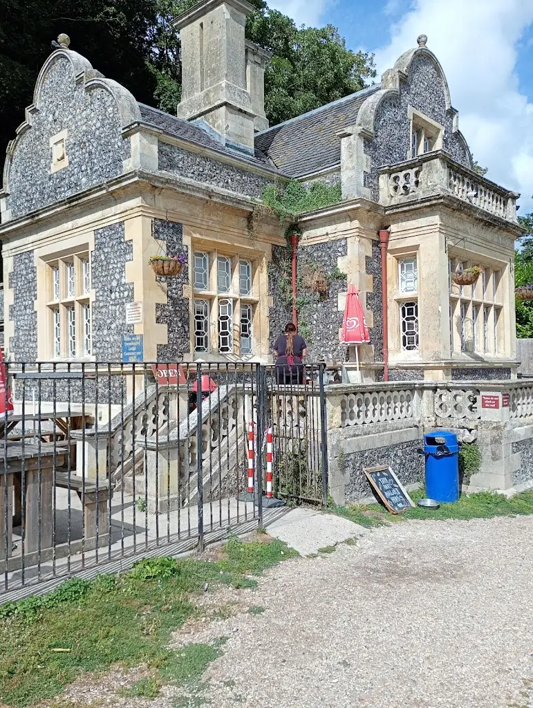 Julie Smith_Swanbourne Lodge Tearoom_Arundel_review