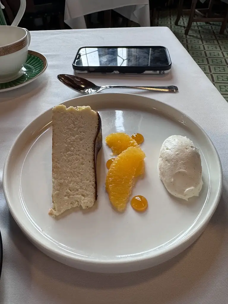 Dhruv Majumdar_Members' Dining Room at the House of Commons_City of Westminster_review