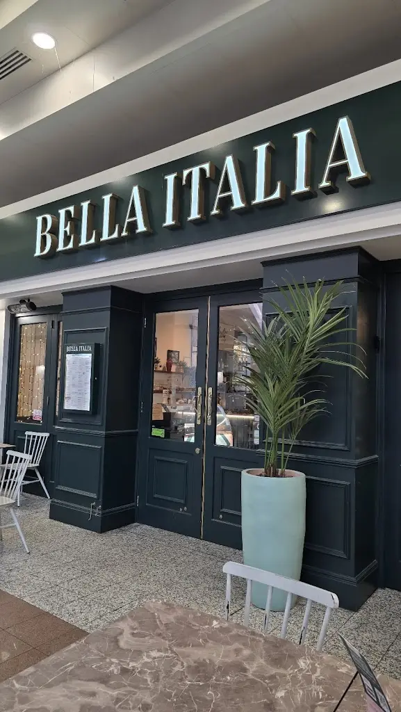 Bella Italia - Salford Quays_City and Borough of Salford_slider_image_2