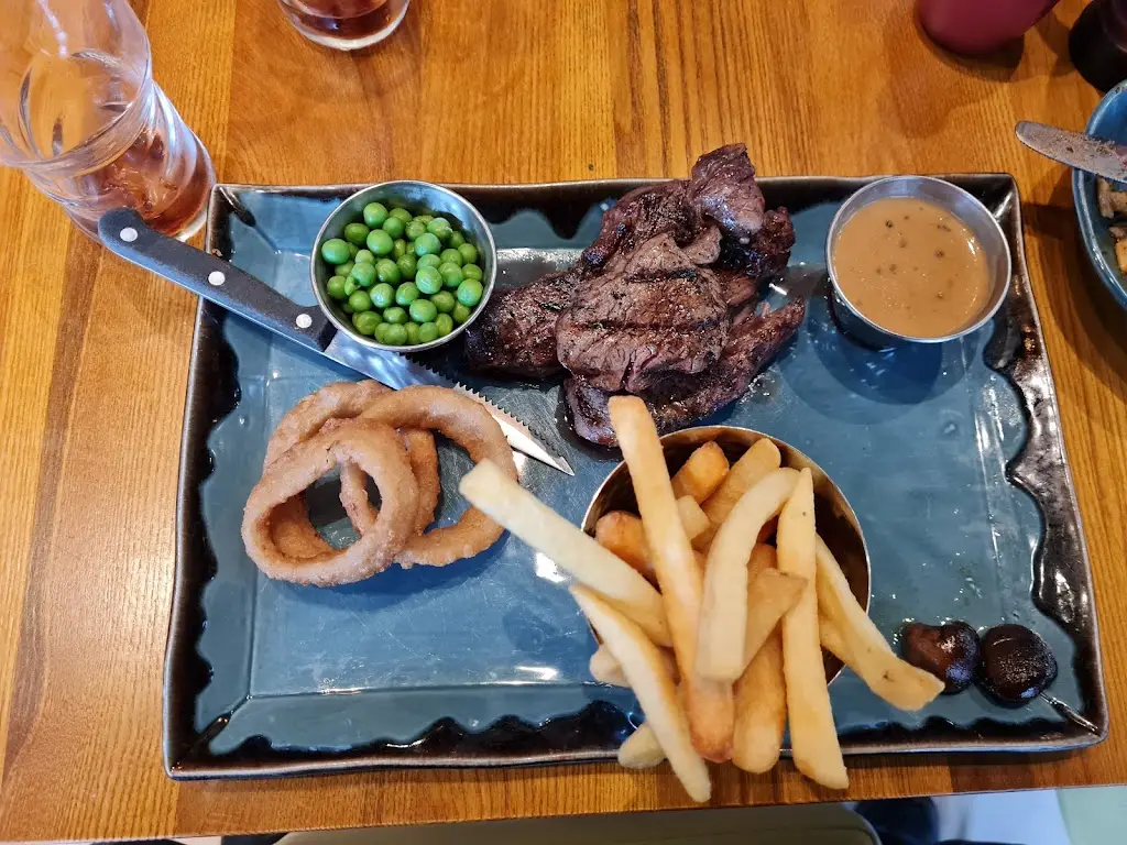 Menu_Harvester Quayside Mediacityuk_City and Borough of Salford_image_7