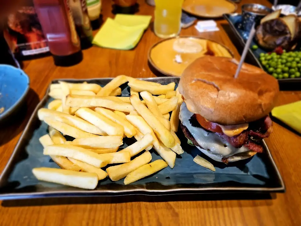 Menu_Harvester Quayside Mediacityuk_City and Borough of Salford_image_8