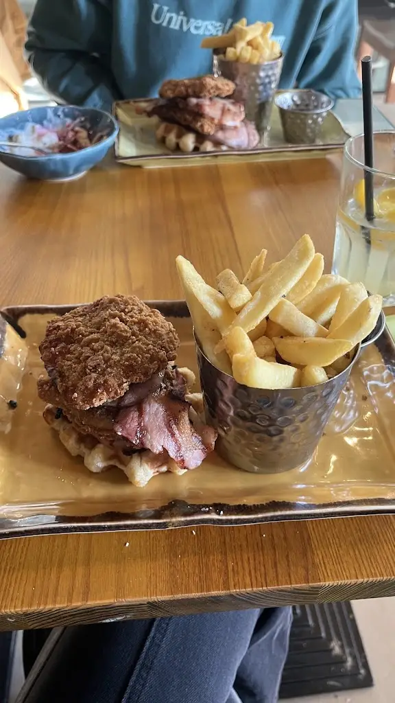 Anastasiia_Harvester Quayside Mediacityuk_City and Borough of Salford_review