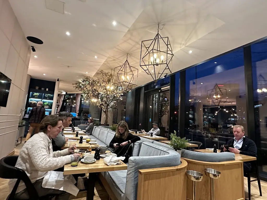 Embankment Kitchen Restaurant & Bar restaurant in City and Borough of Salford