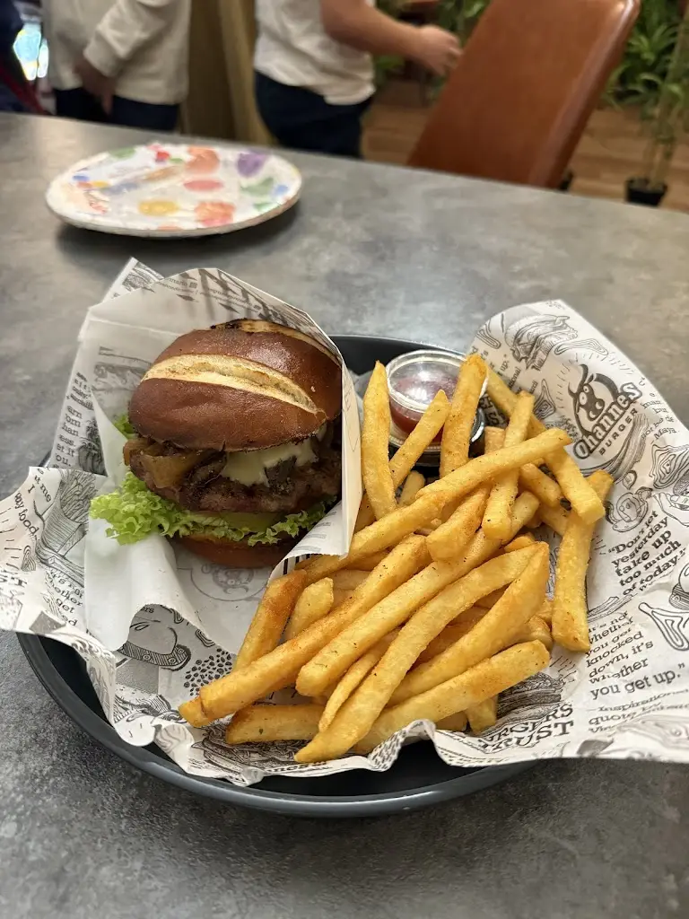 Berra Sağ_Ohannes Burger Salford_City and Borough of Salford_review