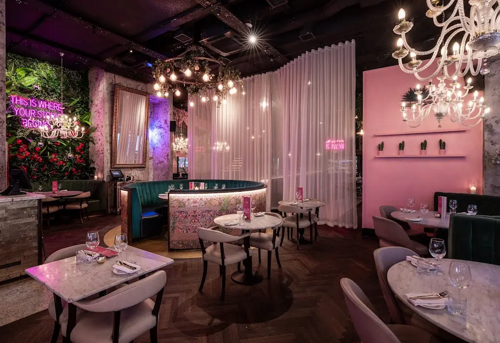 Menagerie restaurant in City and Borough of Salford