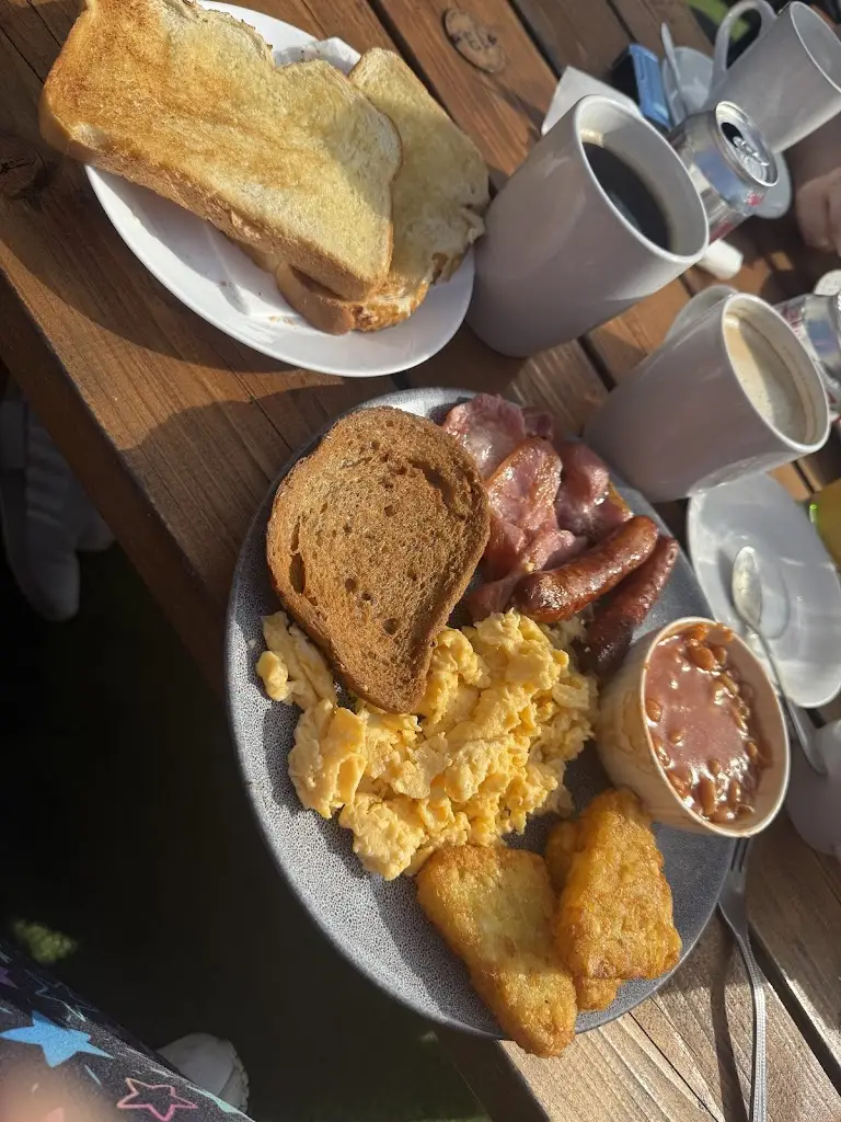 Daniella Paolozzi_Decades Retro Cafe Bar_Cleveleys_review