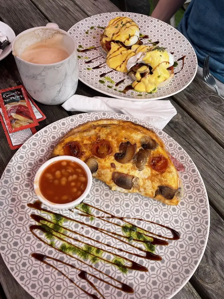 Tia Atkinson_Decades Retro Cafe Bar_Cleveleys_review
