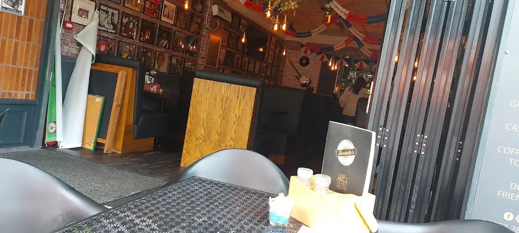 Bri Willo_Decades Retro Cafe Bar_Cleveleys_review