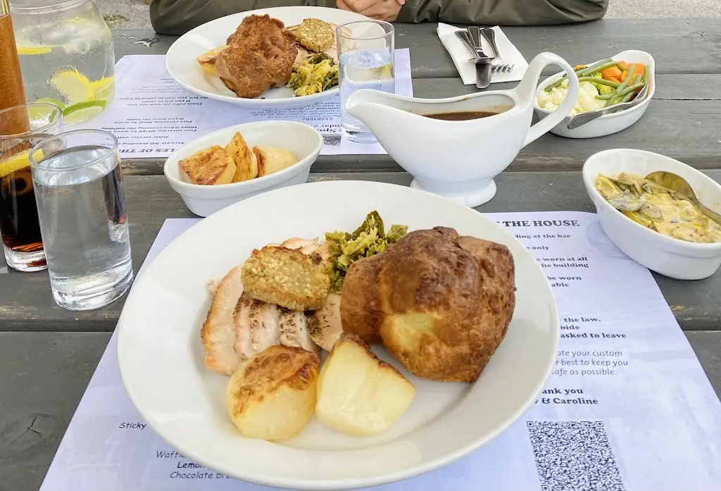 The Spotted Dog_Cold Ash_slider_image_2