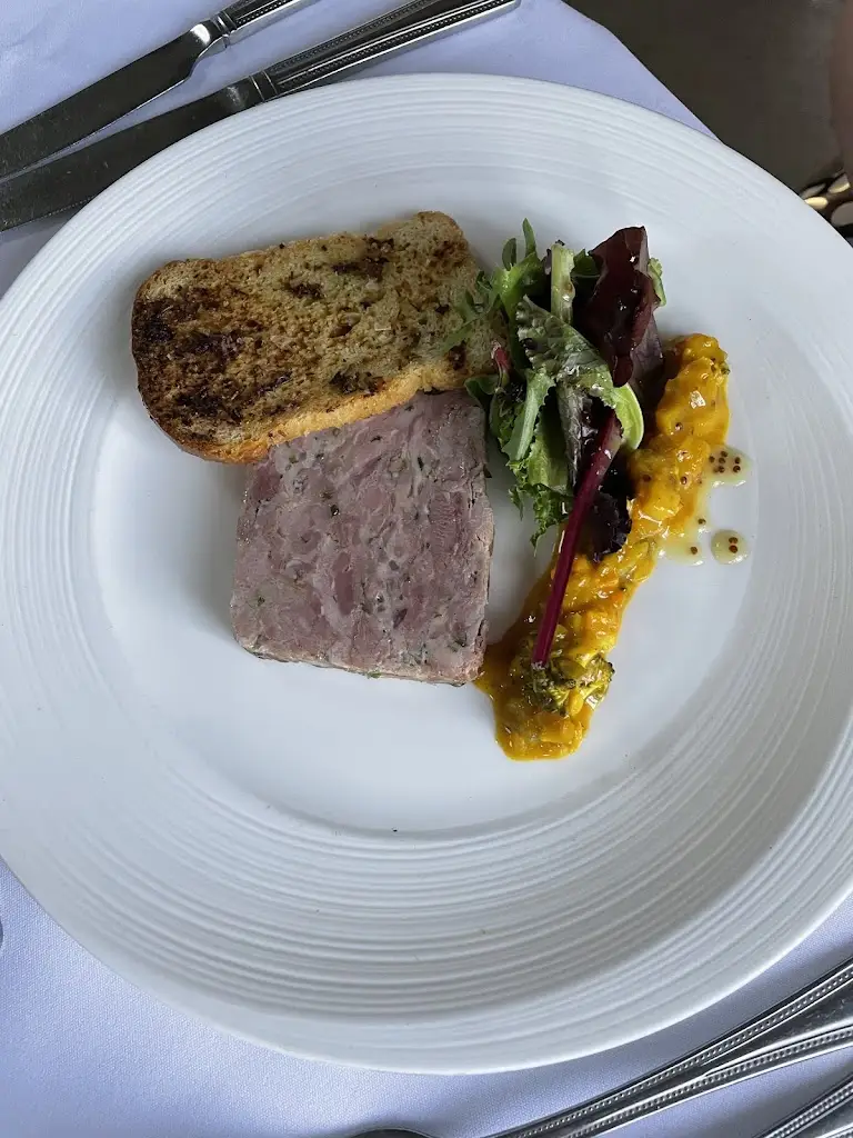 Daniel Vivian_The Dining Room_Colden Common_review