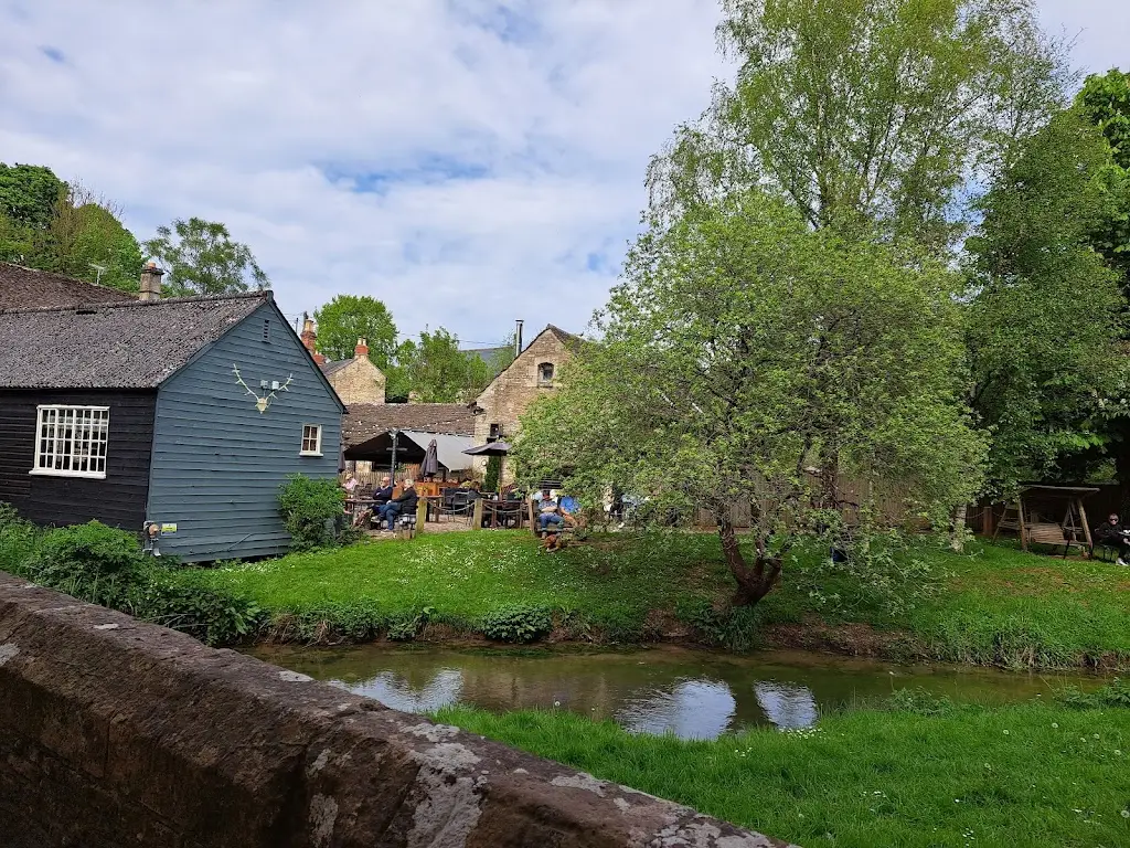 EME_The Six Bells Inn_Colerne_review