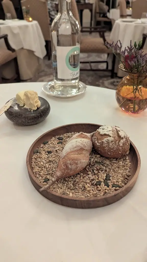 Simon & Helen Thomas_Restaurant Hywel Jones by Lucknam Park_Colerne_review