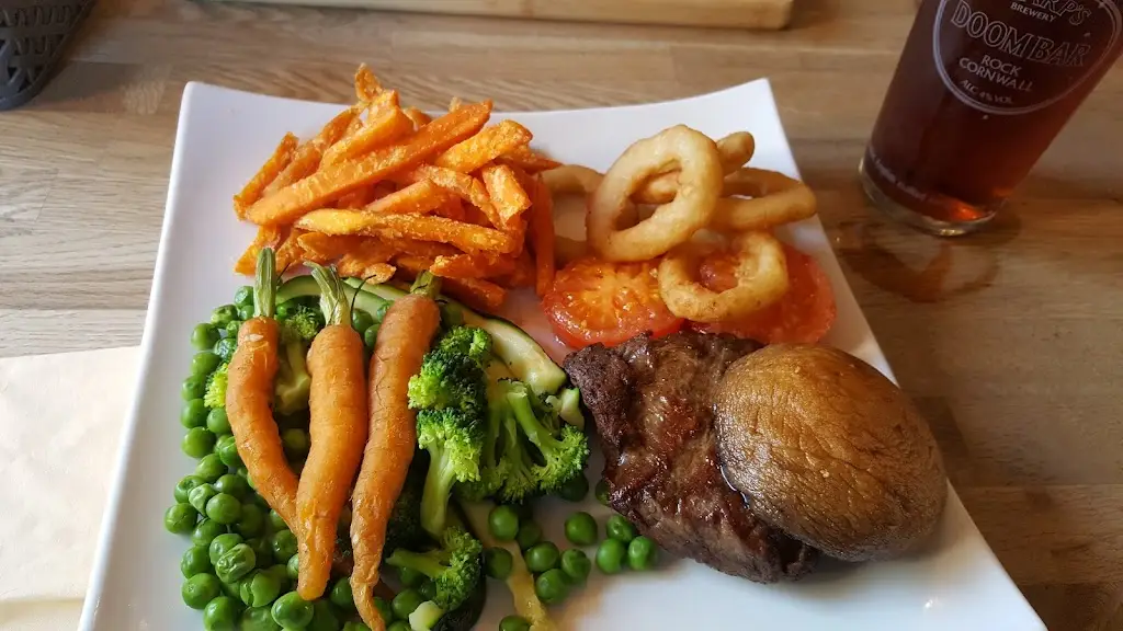 The Fox & Hounds_Colerne_slider_image_3