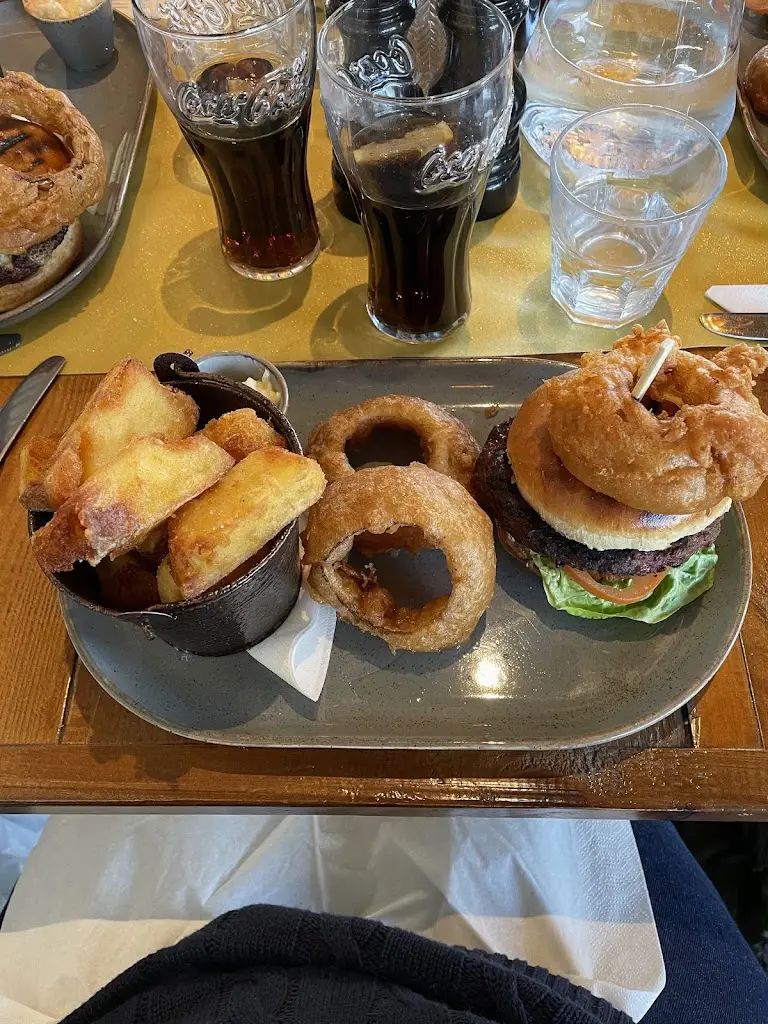 Mo Cundell_Cromwell's Collingham_Collingham_reseña